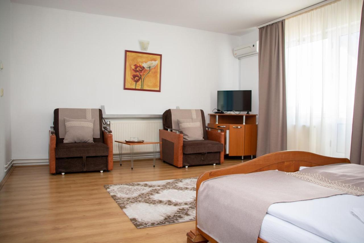 Motel Via Targu Mures Cristesti  ภายนอก รูปภาพ