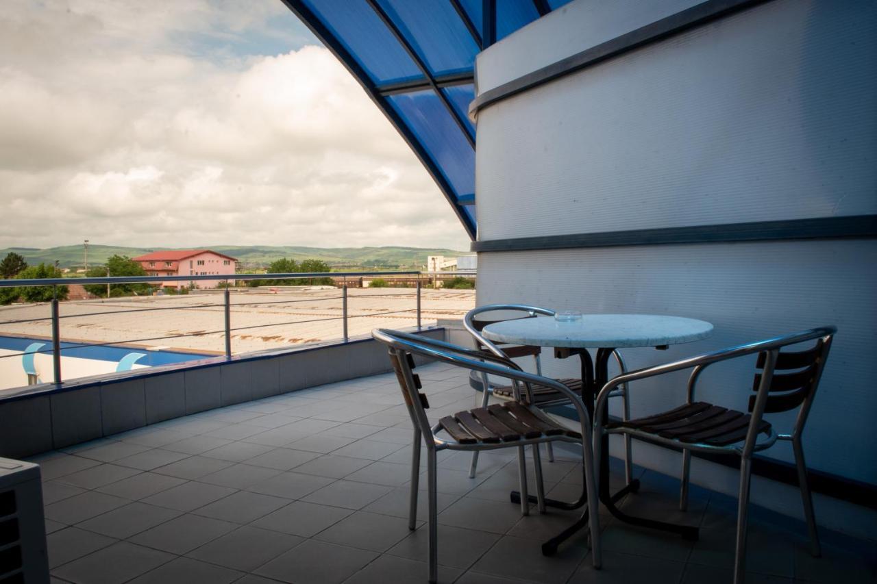 Motel Via Targu Mures Cristesti  ภายนอก รูปภาพ