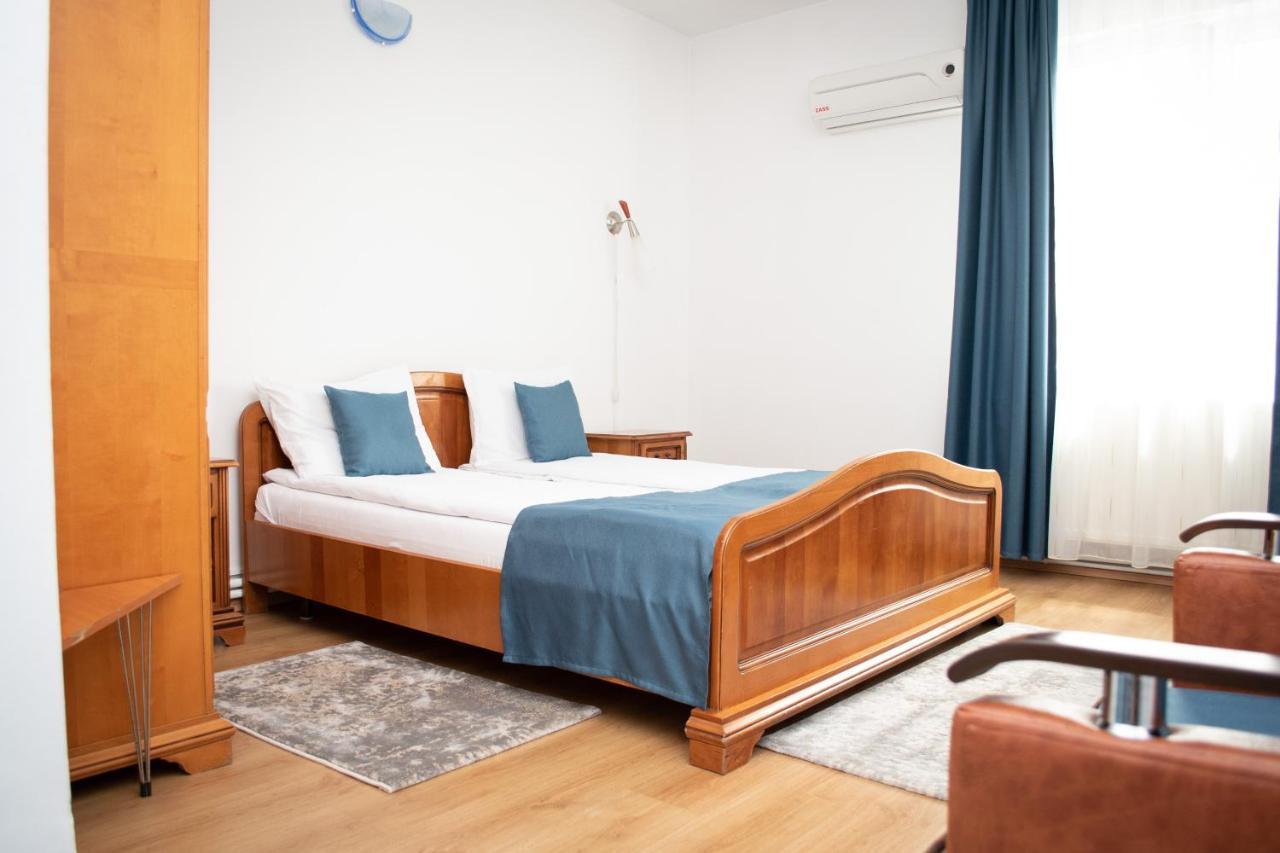 Motel Via Targu Mures Cristesti  ภายนอก รูปภาพ