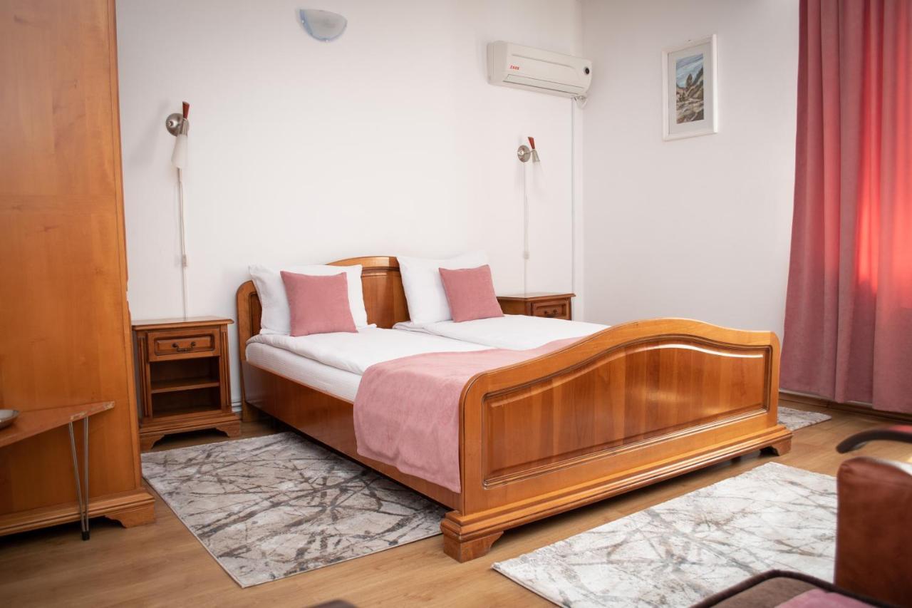 Motel Via Targu Mures Cristesti  ภายนอก รูปภาพ