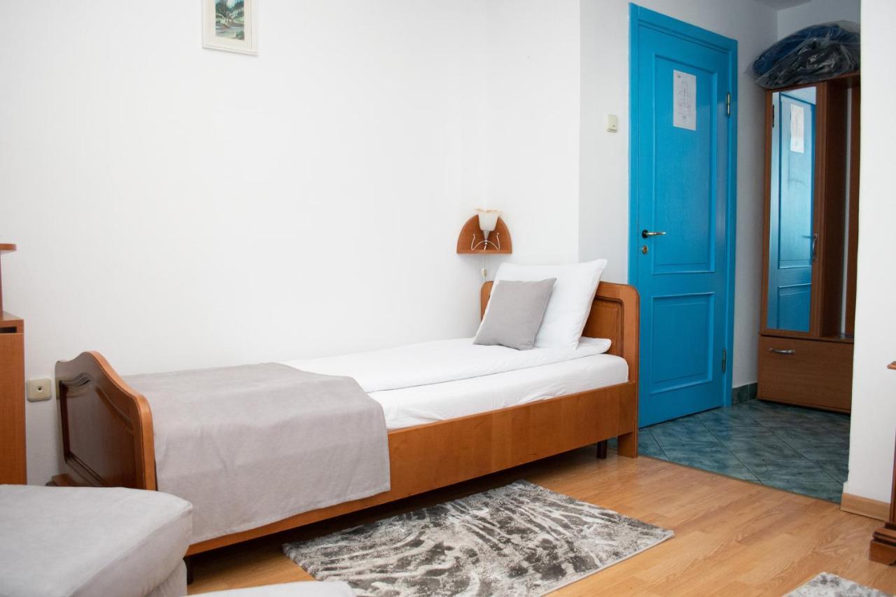 Motel Via Targu Mures Cristesti  ภายนอก รูปภาพ