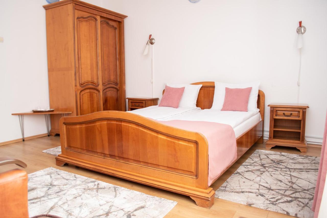 Motel Via Targu Mures Cristesti  ภายนอก รูปภาพ