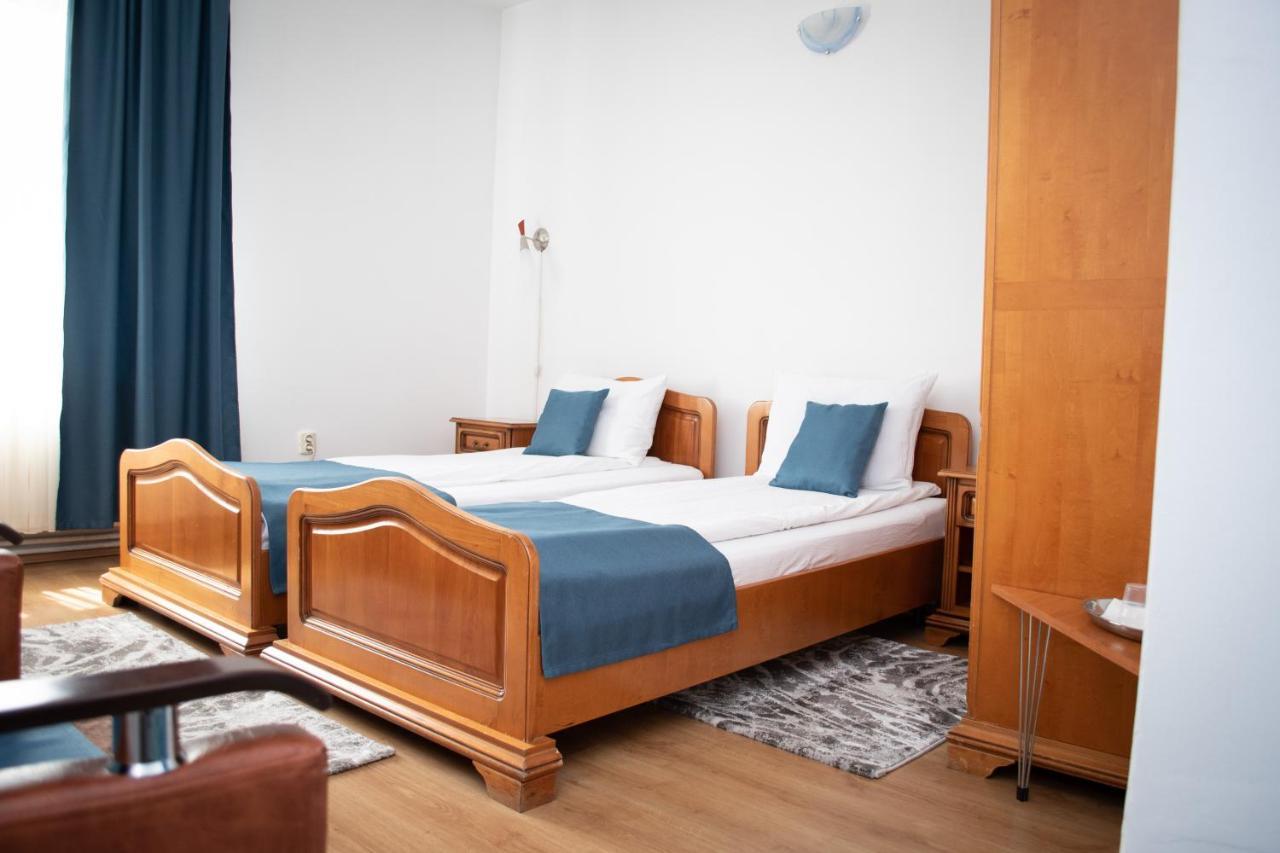 Motel Via Targu Mures Cristesti  ภายนอก รูปภาพ