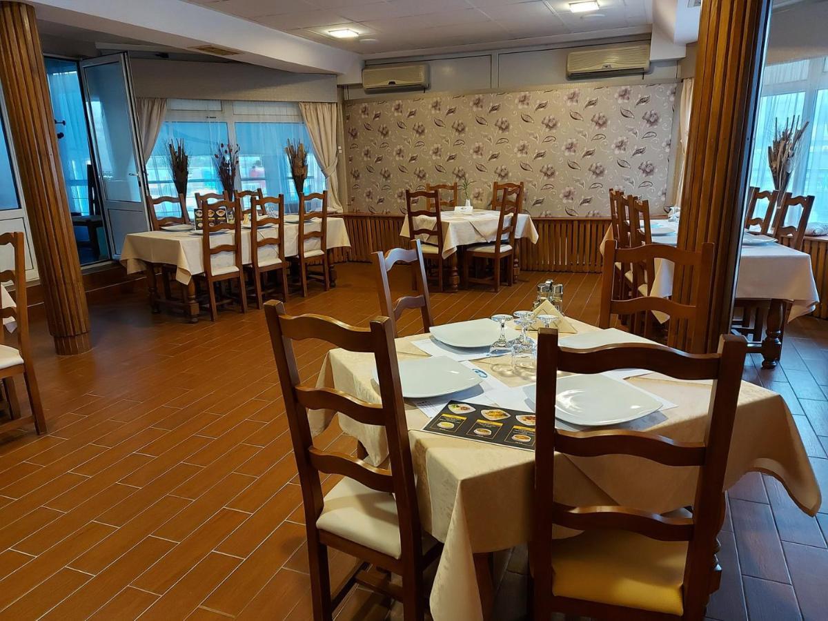 Motel Via Targu Mures Cristesti  ภายนอก รูปภาพ